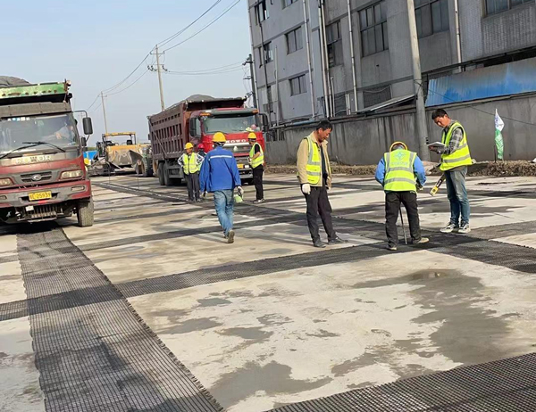 颍泉老材料的新故事：玻璃纤维土工格栅如何在‘白改黑’浪潮中重获新生？